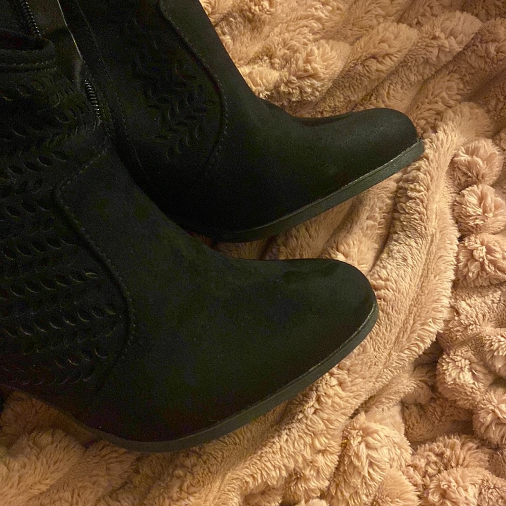 Like New Ana heel boots size 8 🖤🖤🖤🖤 - Picture 8 of 8
